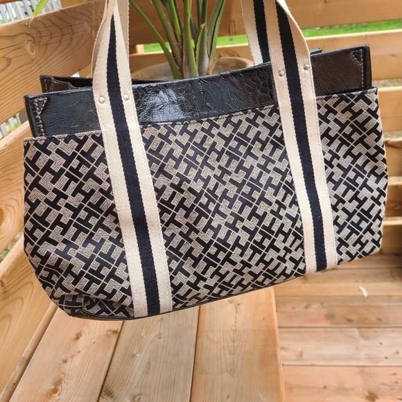 Vintage Tommy Hilfiger Monogram purse - Picture 6 of 12